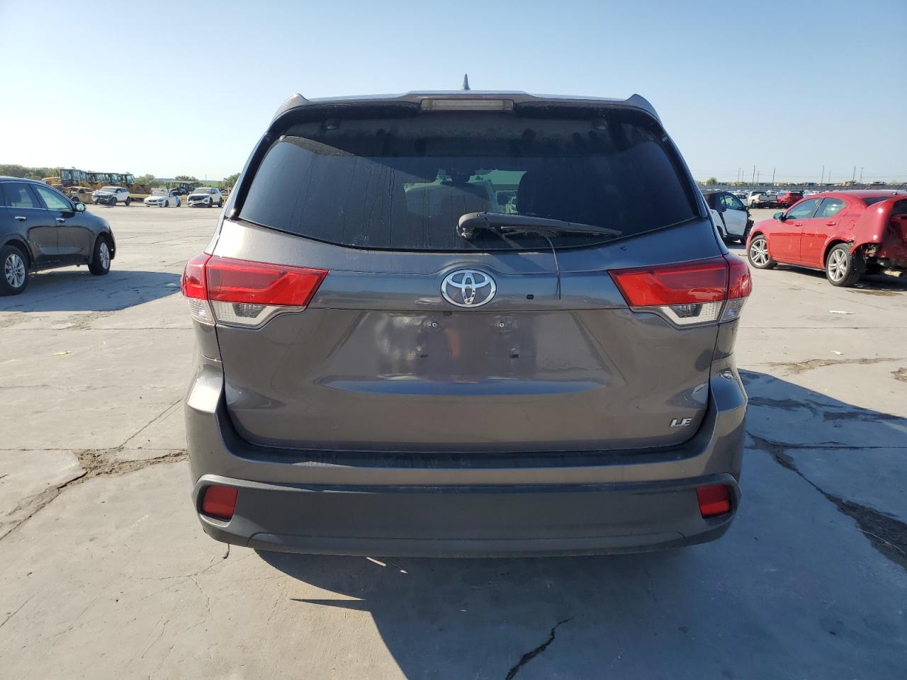 5TDZZRFH2HS188530 2017 Toyota Highlander Le