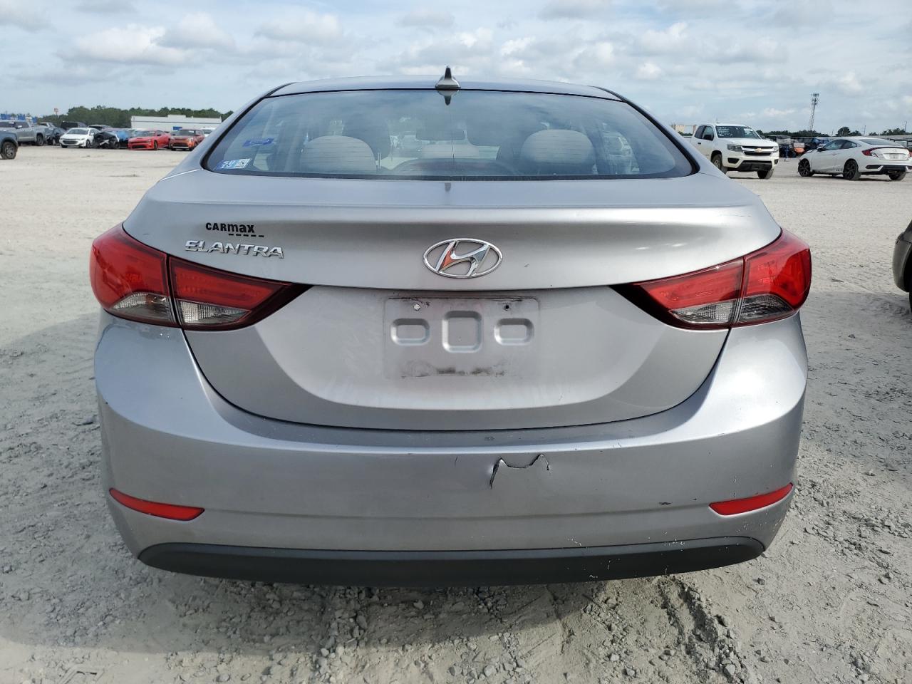 2016 Hyundai Elantra - Image 6