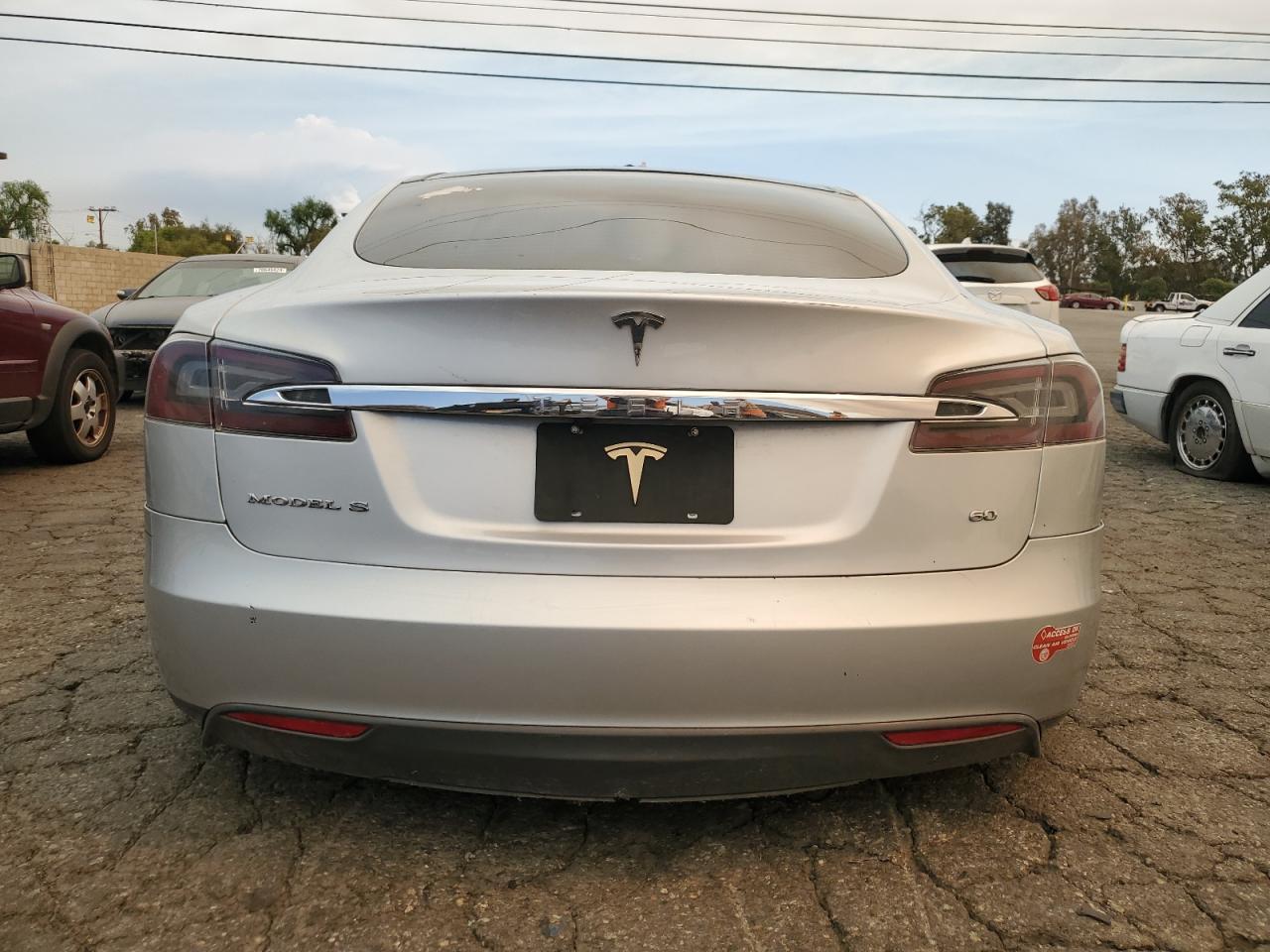 2013 Tesla Model S VIN: 5YJSA1CG8DFP04958 Lot: 70886244