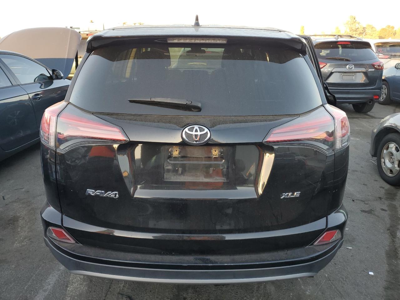 2T3WFREV3JW484308 2018 Toyota Rav4 Adventure