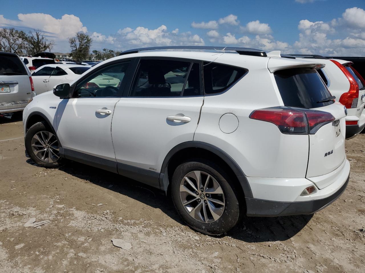 JTMRJREVXHD090436 2017 TOYOTA RAV 4 - Image 2