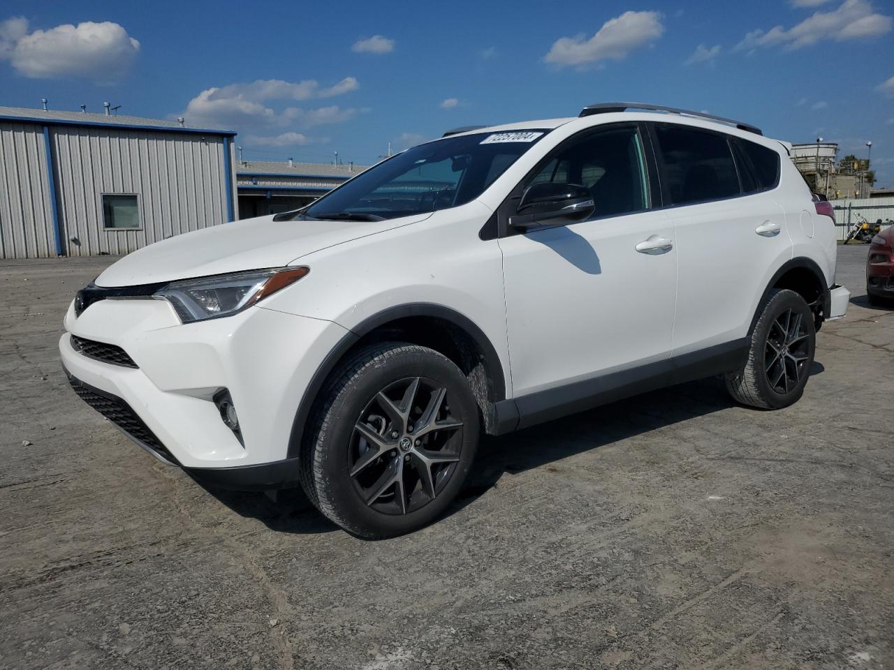 2T3NFREV7JW465529 2018 Toyota Rav4 Se