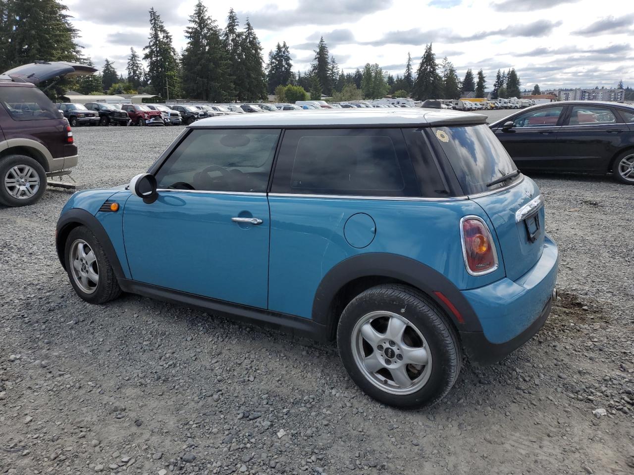 2010 MINI Cooper - Image 2