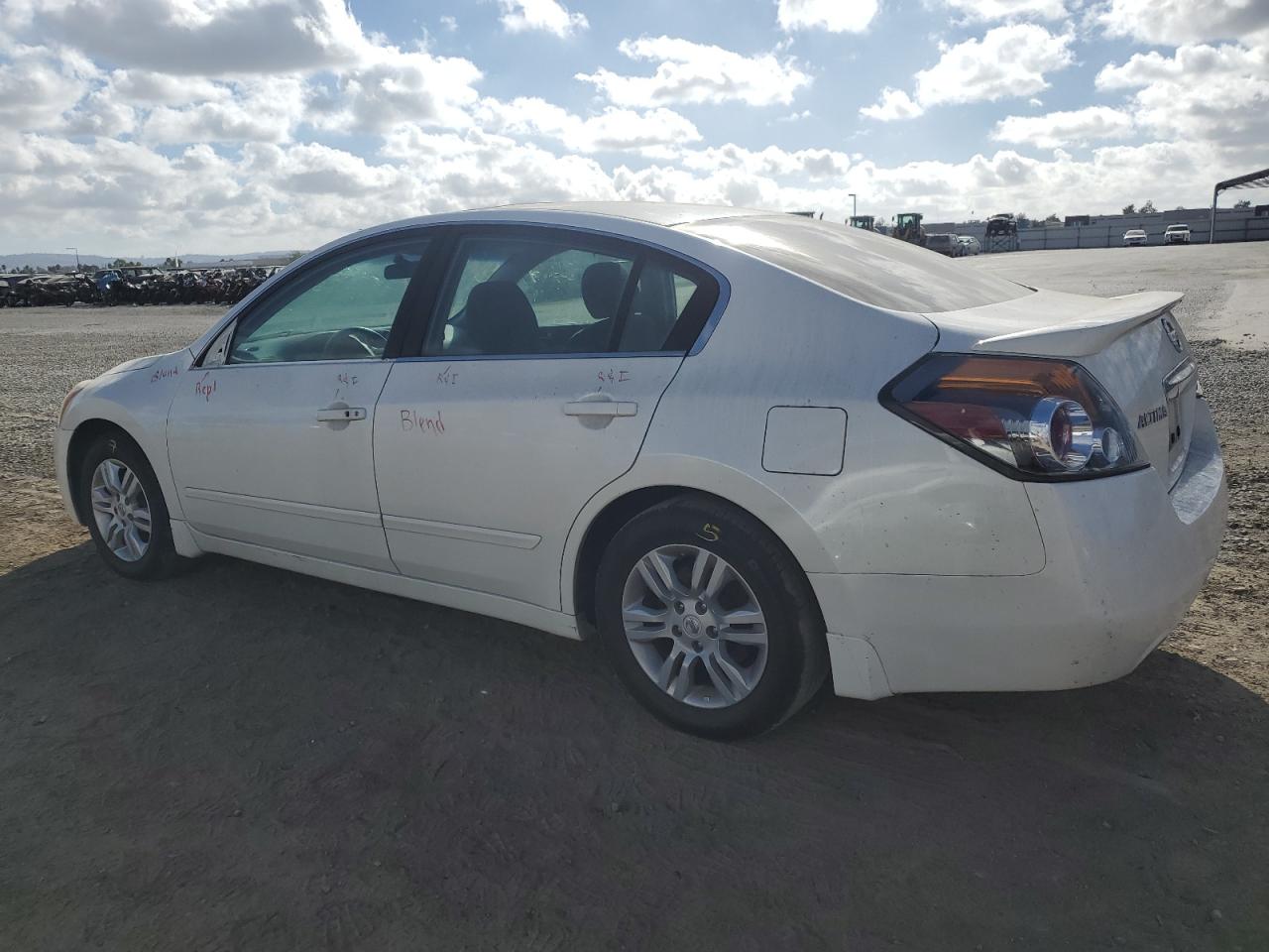 2011 Nissan Altima - Image 2