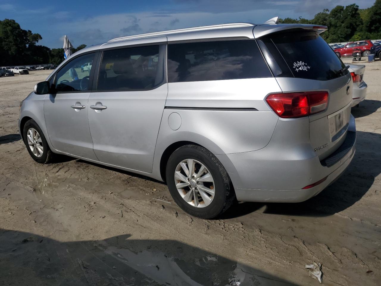 KNDMB5C11G6164703 2016 KIA SEDONA - Image 2