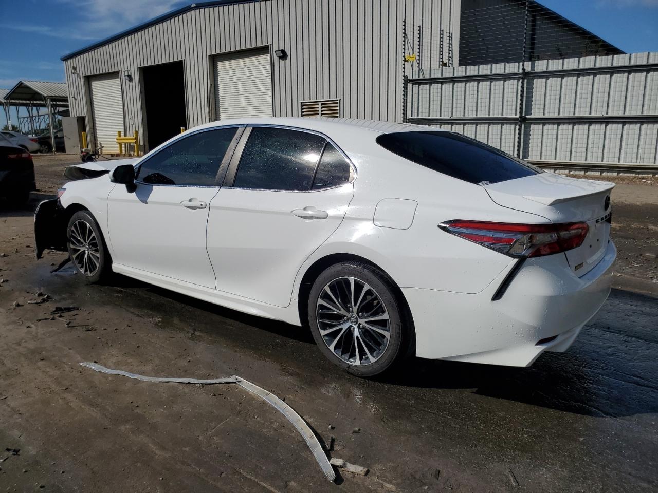 4T1B11HK1JU597280 2018 TOYOTA CAMRY - Image 2