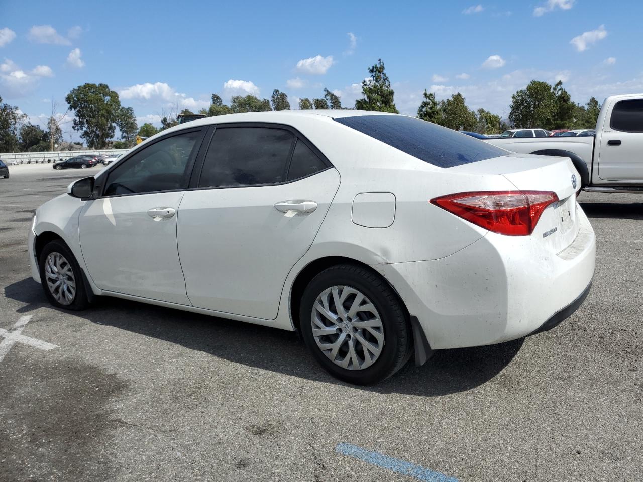 5YFBURHEXJP816867 2018 TOYOTA COROLLA - Image 2