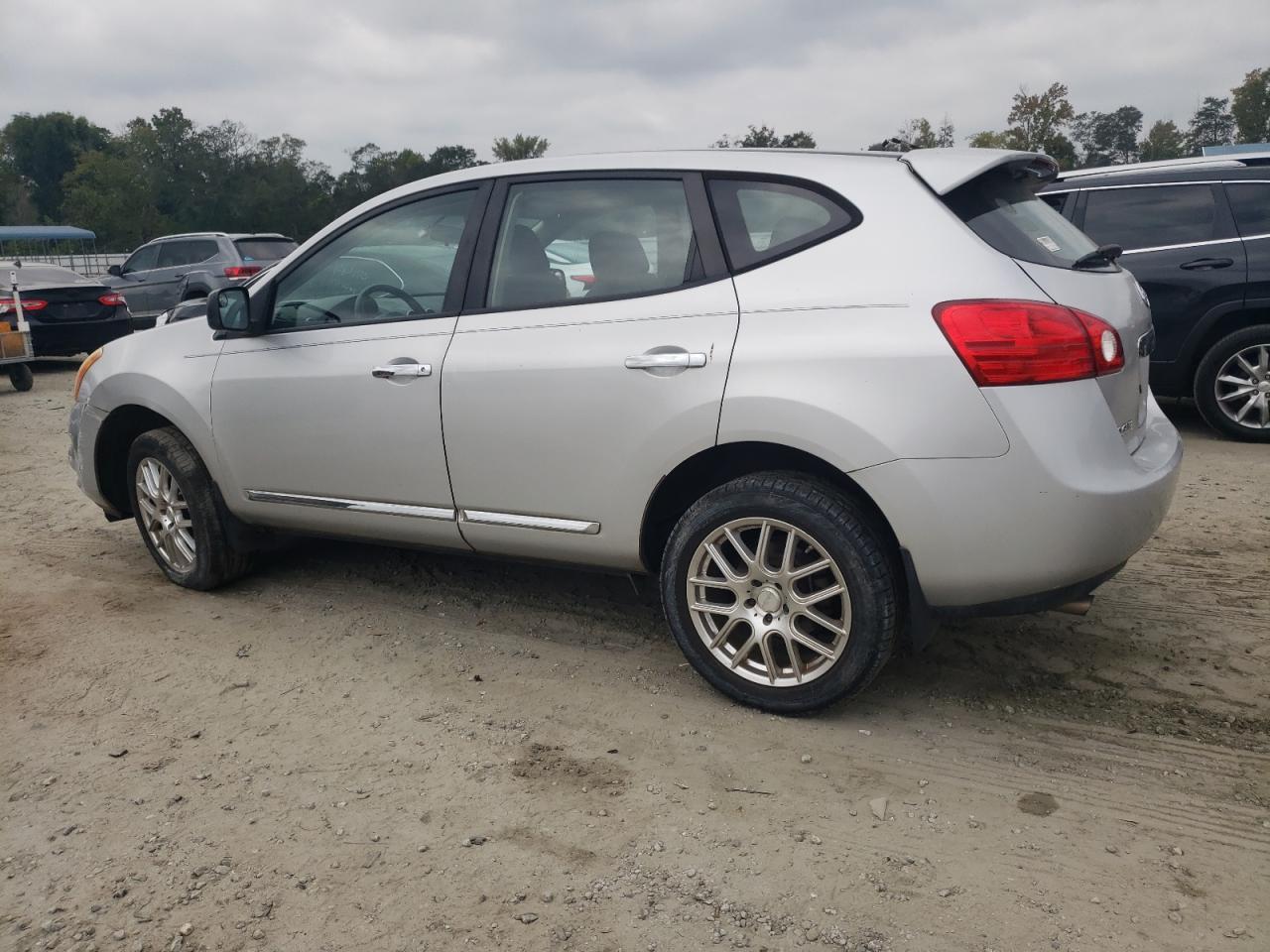 2011 Nissan Rogue - Image 2