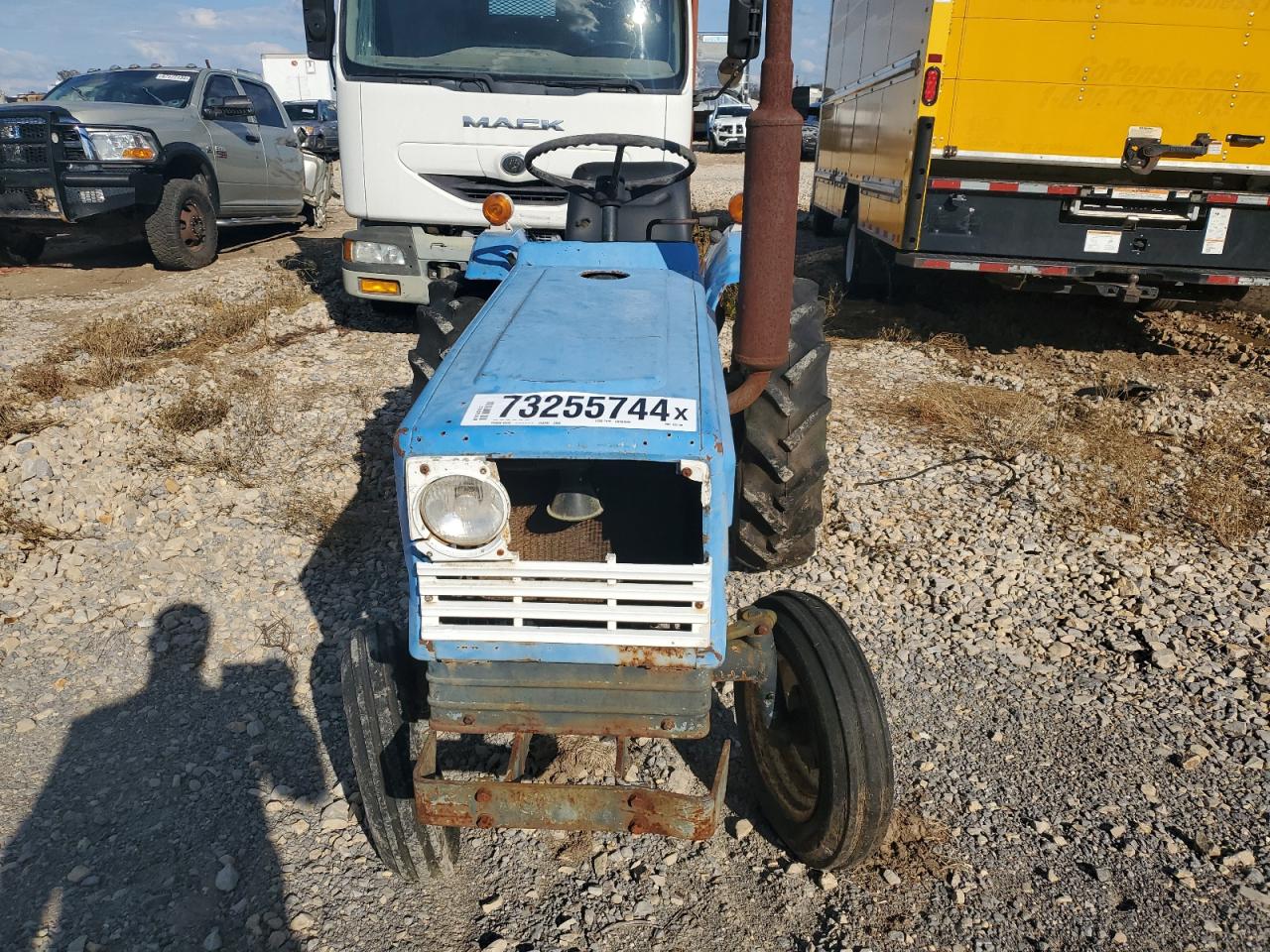 G42400100 2000 Mitsubishi D2650 Trac