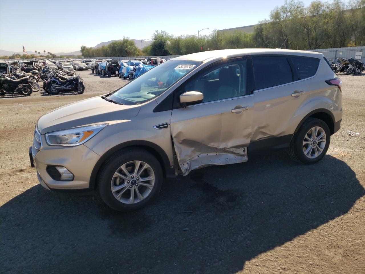 1FMCU0GD5HUC51140 2017 FORD ESCAPE - Image 1