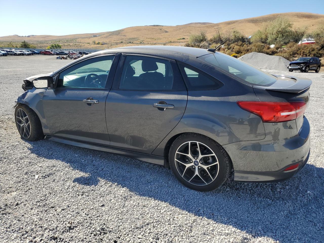 VIN 1FADP3F27FL241784 2015 FORD FOCUS no.2