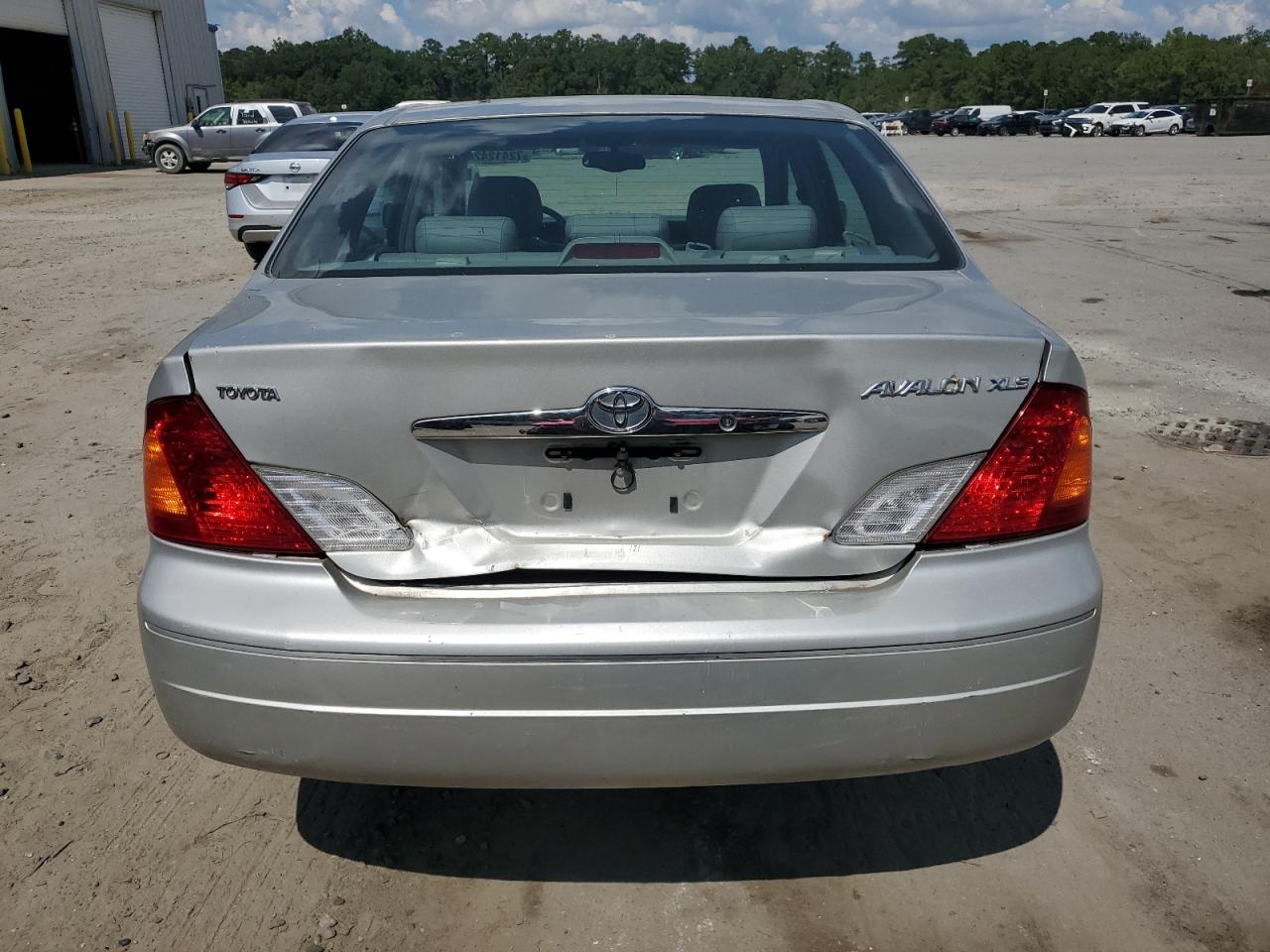 4T1BF28B11U170592 2001 Toyota Avalon Xl