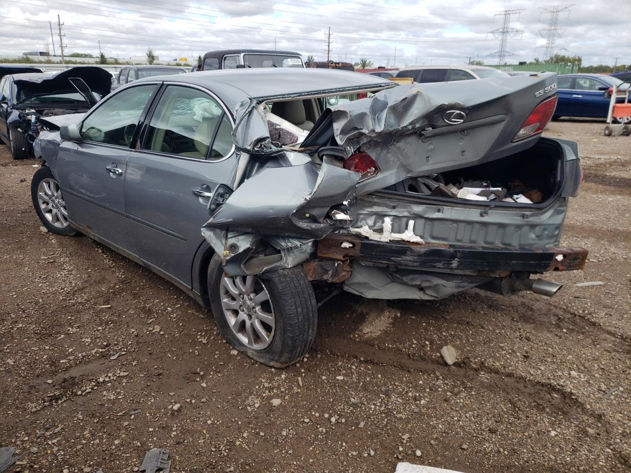 2003 Lexus ES - Image 2