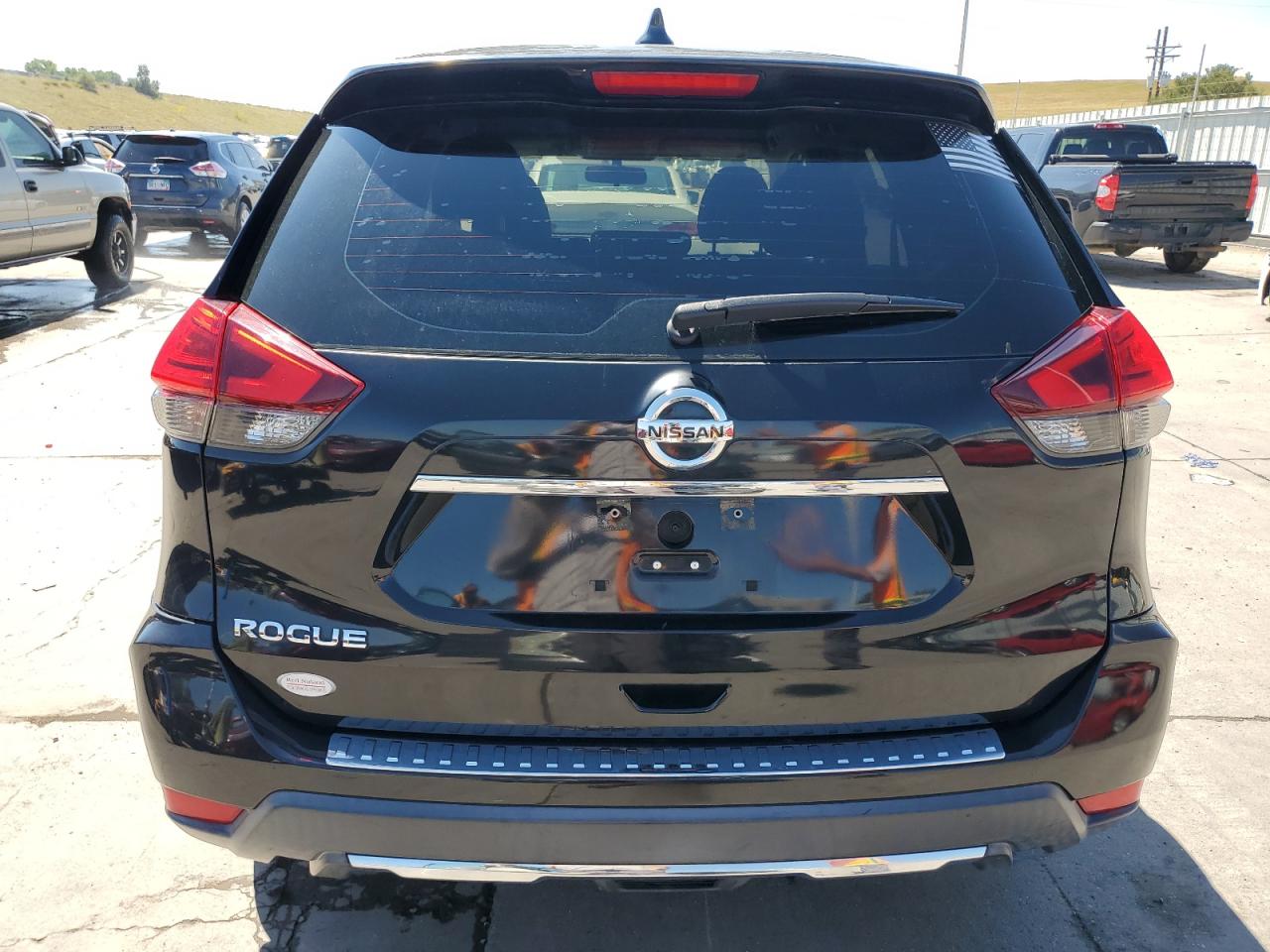 2017 Nissan Rogue S VIN: KNMAT2MT6HP617501 Lot: 70225014