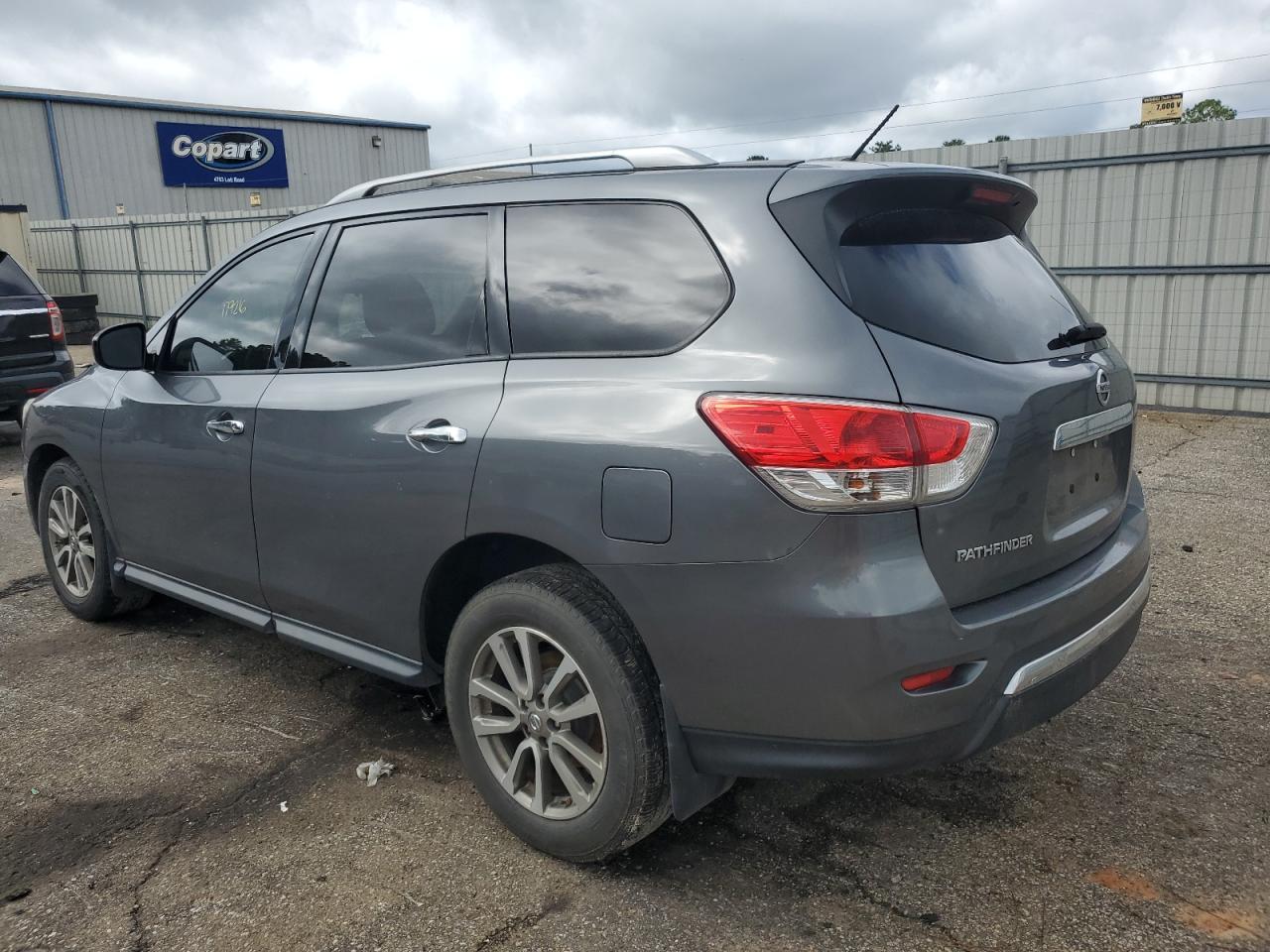 2015 Nissan Pathfinder - Image 2