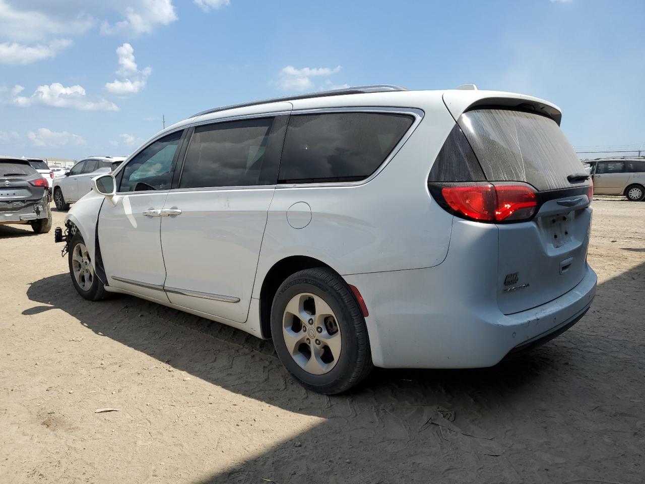 2017 Chrysler Pacifica - Image 2