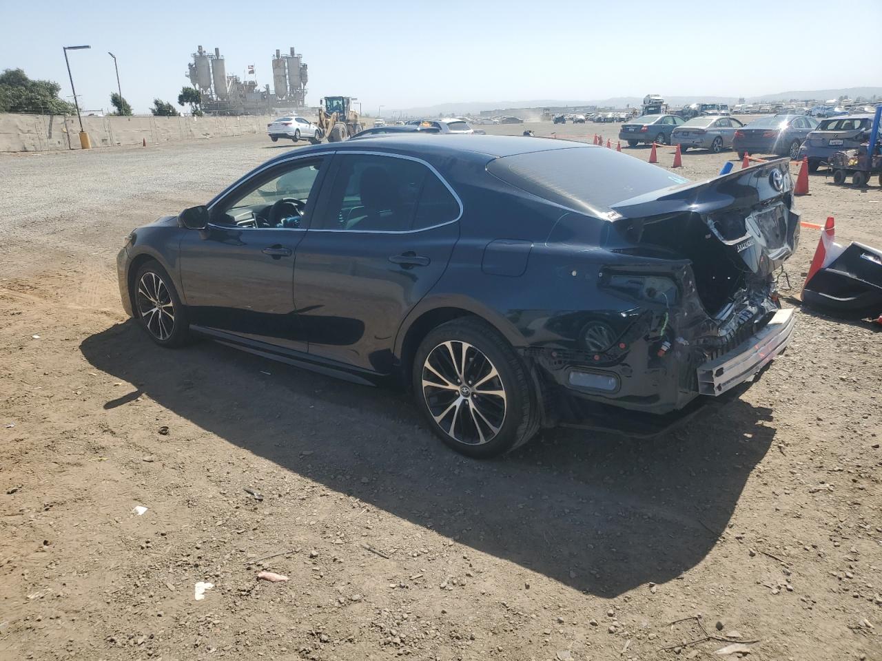 4T1B11HK0JU650163 2018 TOYOTA CAMRY - Image 2