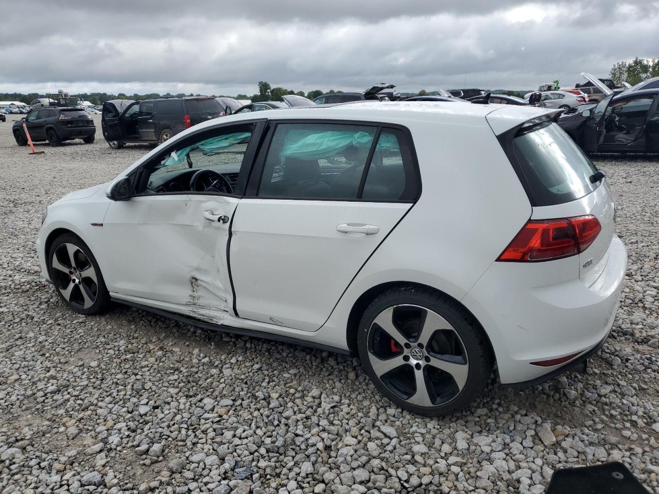 3VW4T7AU0GM002113 2016 VOLKSWAGEN GTI - Image 2