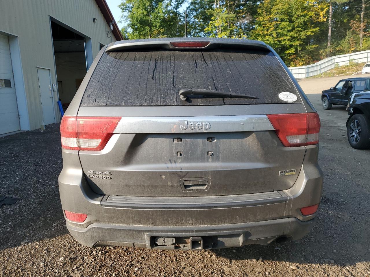 1J4RR4GG9BC660945 2011 Jeep Grand Cherokee Laredo