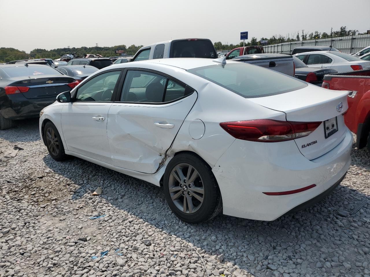 5NPD84LF4HH171883 2017 HYUNDAI ELANTRA - Image 2