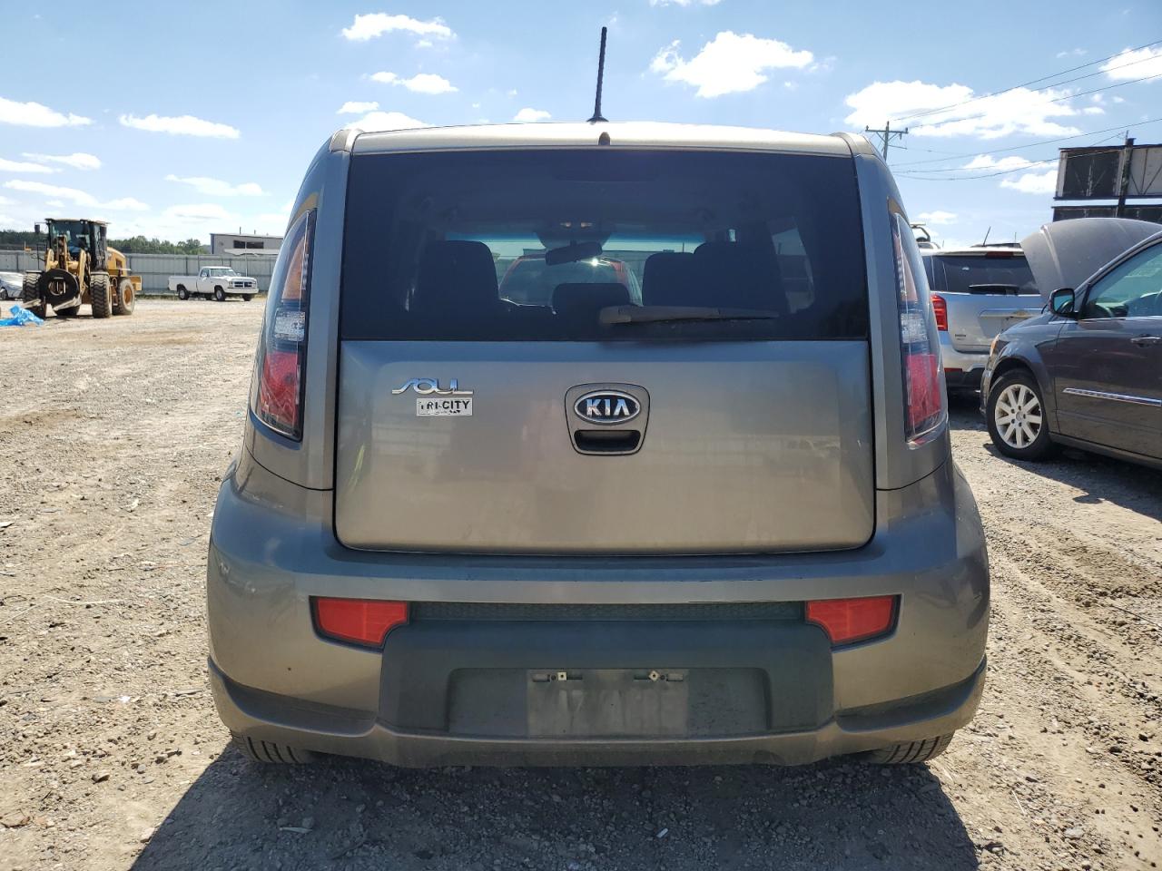 2011 Kia Soul + VIN: KNDJT2A28B7199199 Lot: 70187694