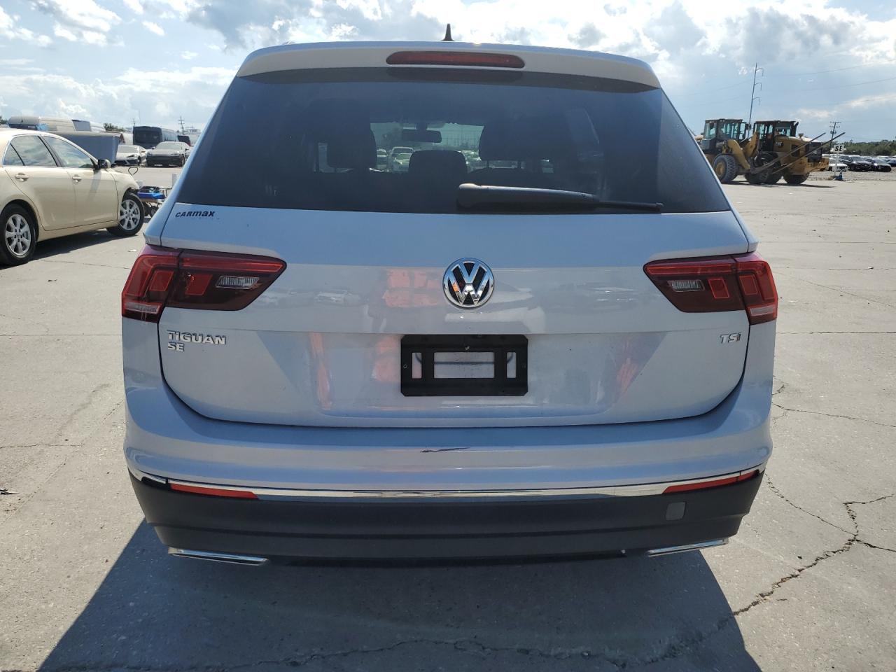 3VV3B7AX1JM039028 2018 Volkswagen Tiguan Se