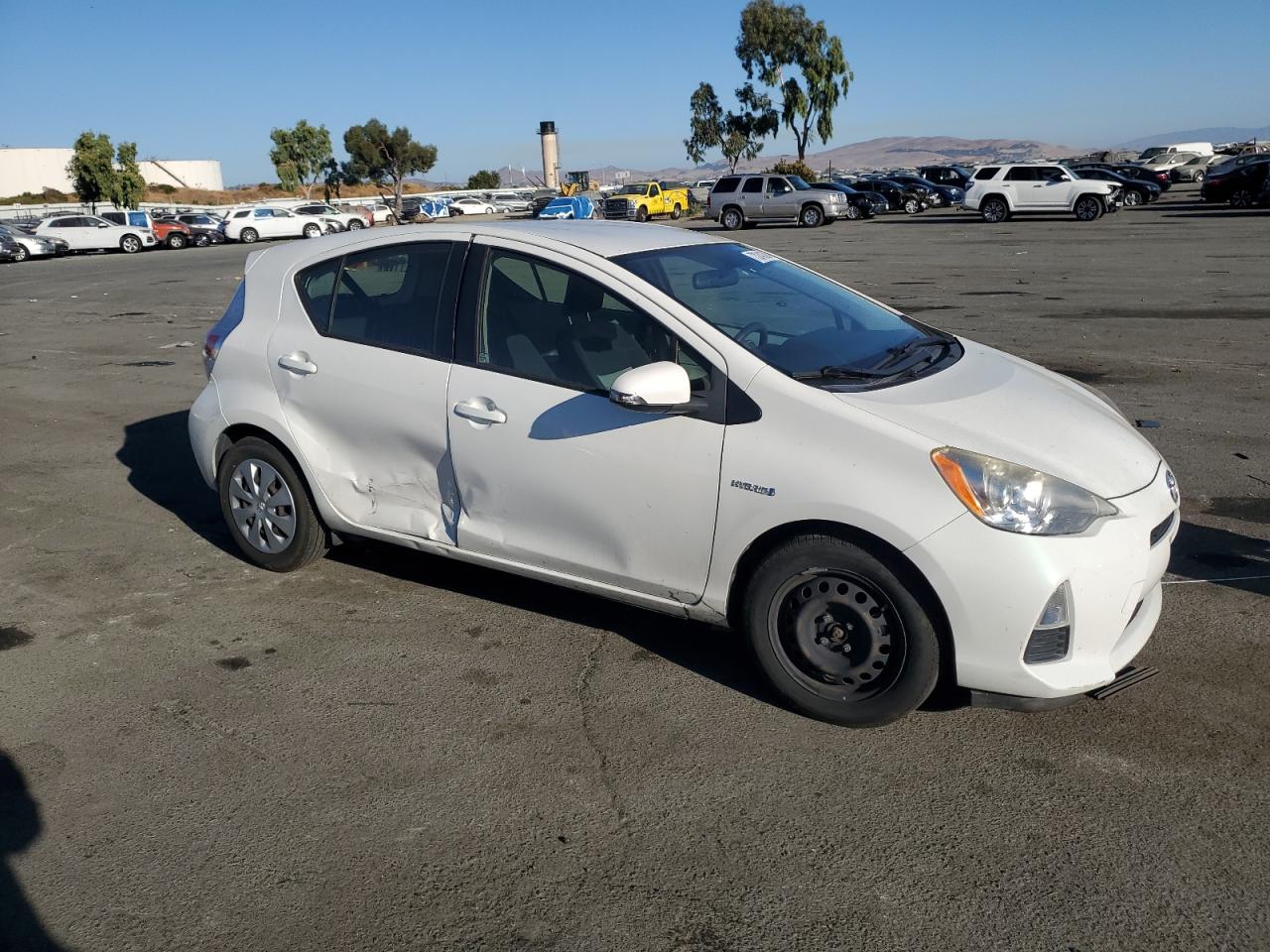 VIN JTDKDTB32D1046158 2013 TOYOTA PRIUS no.4