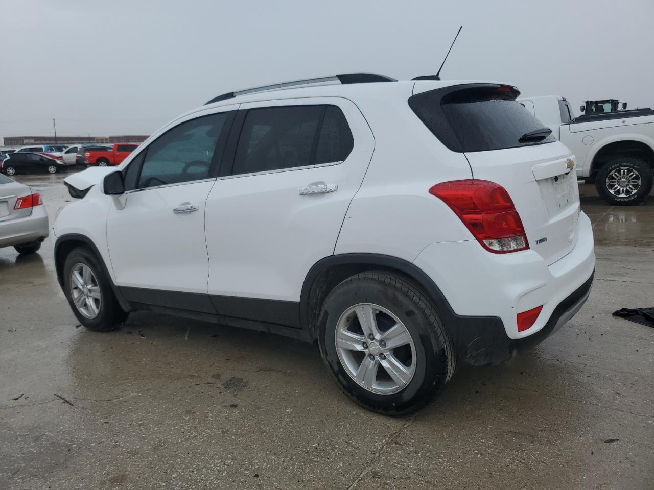 3GNCJLSB7JL313617 2018 CHEVROLET TRAX - Image 2