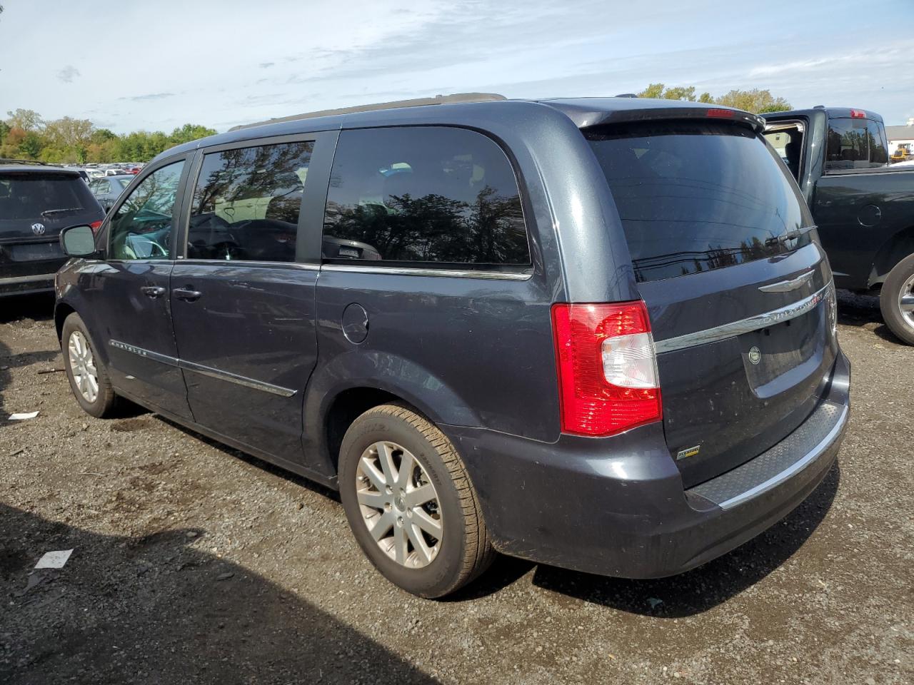 2013 Chrysler Town & Country - Image 2