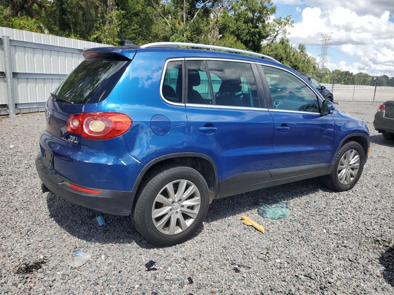 WVGBV75N69W000761 2009 Volkswagen Tiguan Se