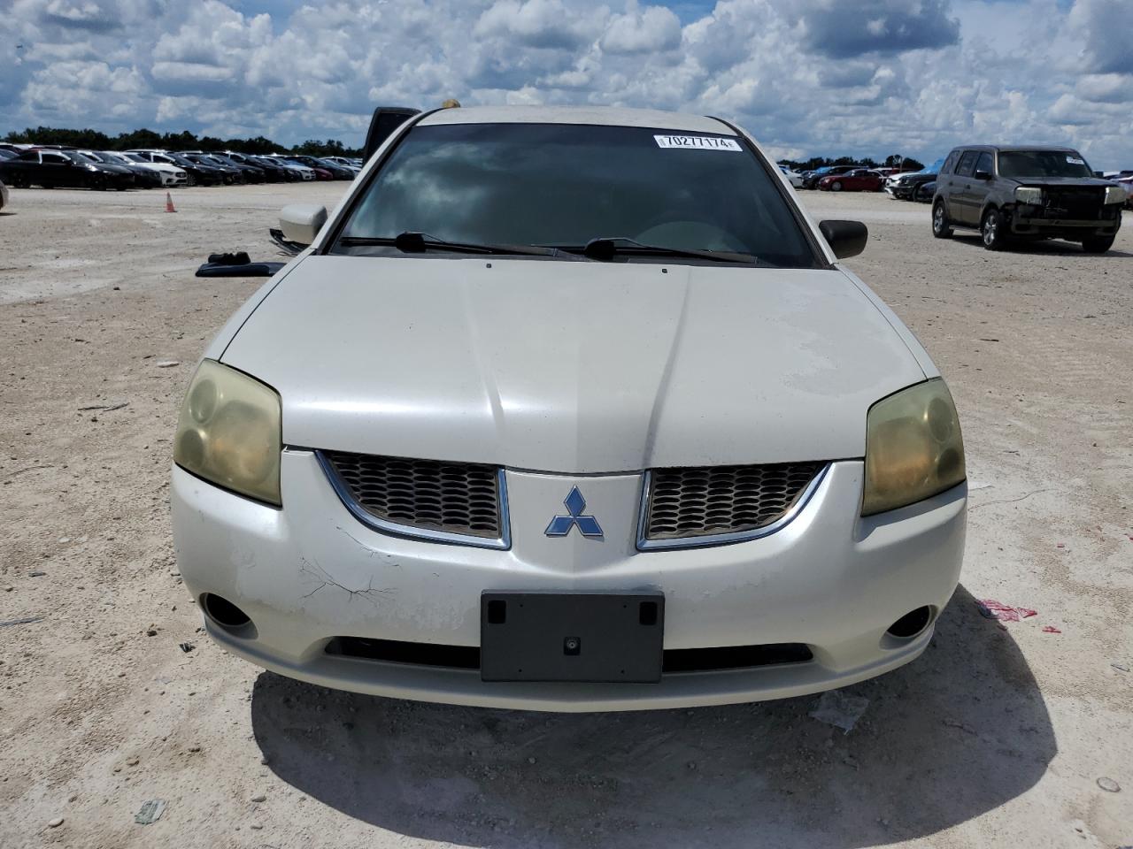 2004 Mitsubishi Galant - Image 5