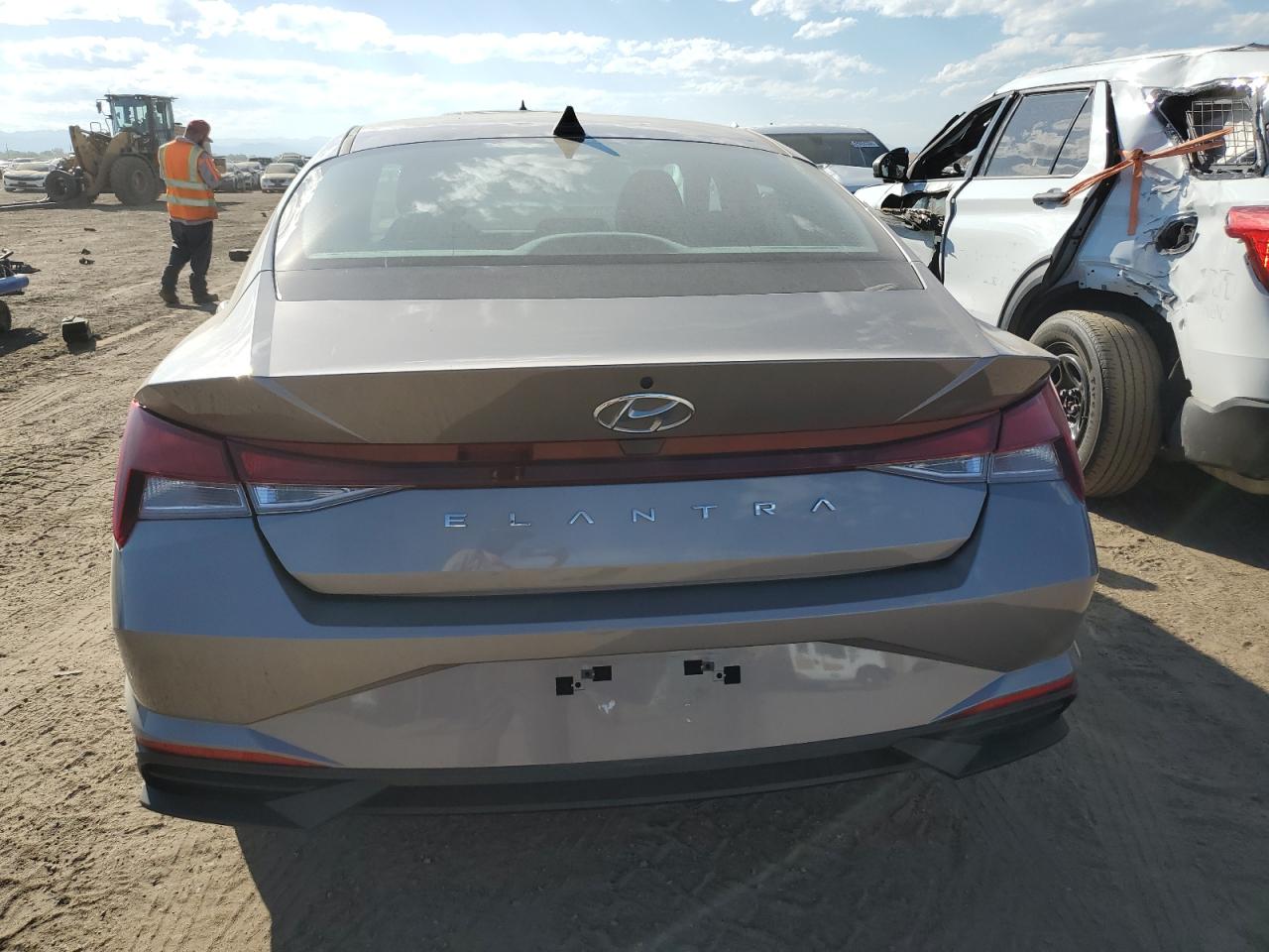 2022 Hyundai Elantra Se VIN: KMHLL4AG7NU325649 Lot: 70041714