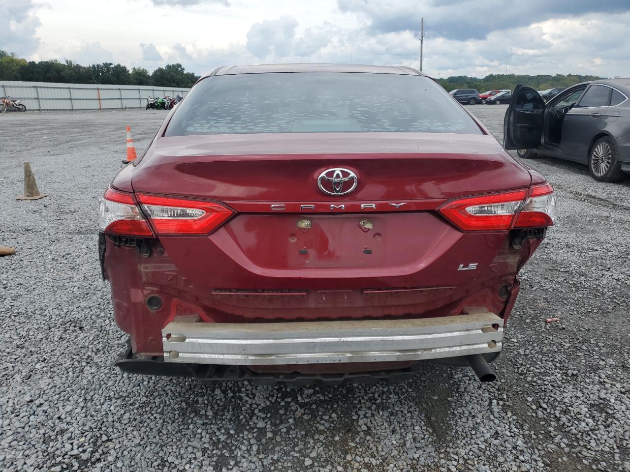 4T1B11HK4JU513503 2018 Toyota Camry L