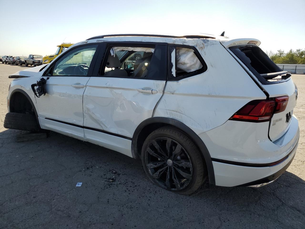 2021 Volkswagen Tiguan - Image 2