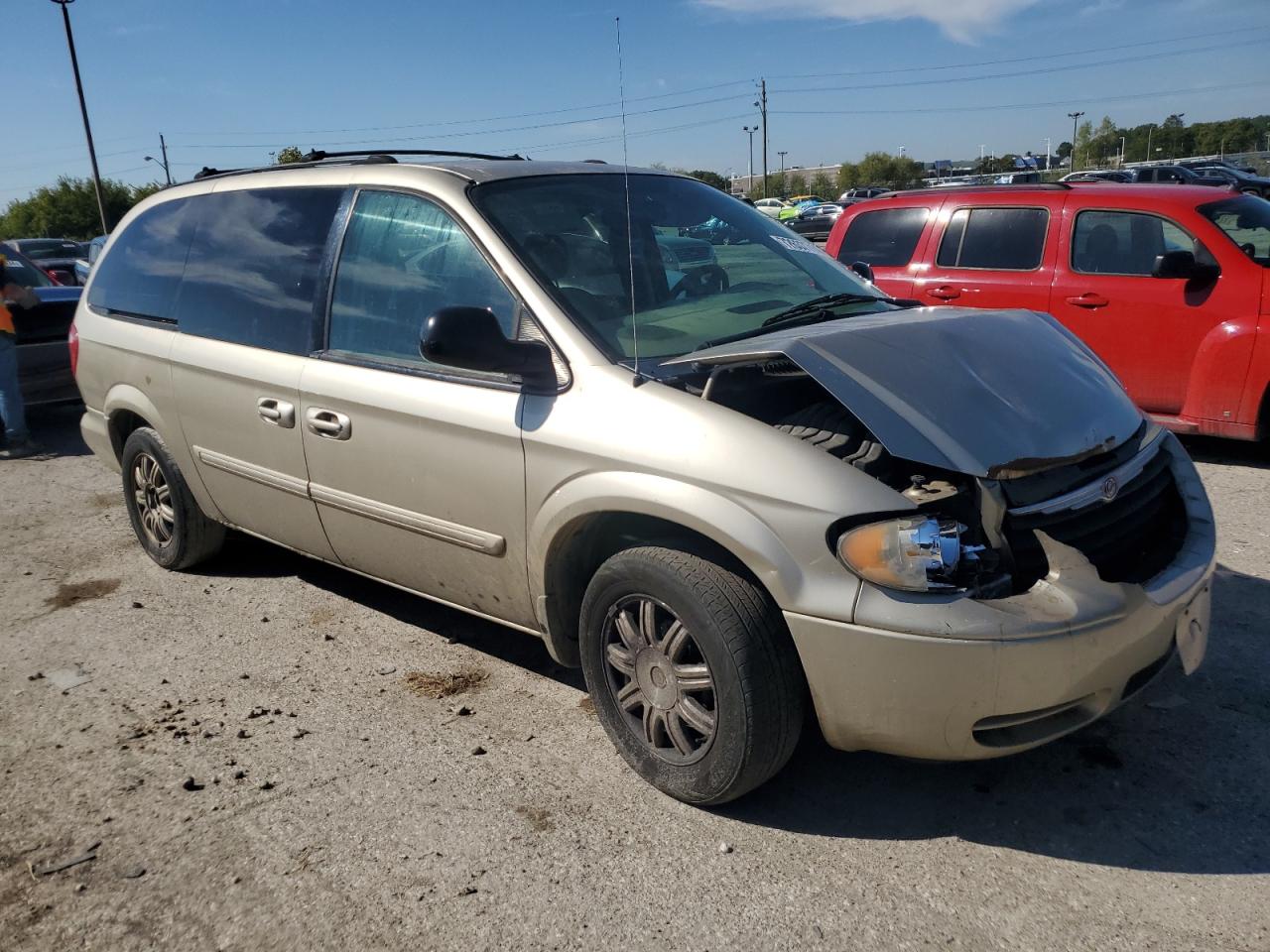 2005 Chrysler Town & Country - Image 4