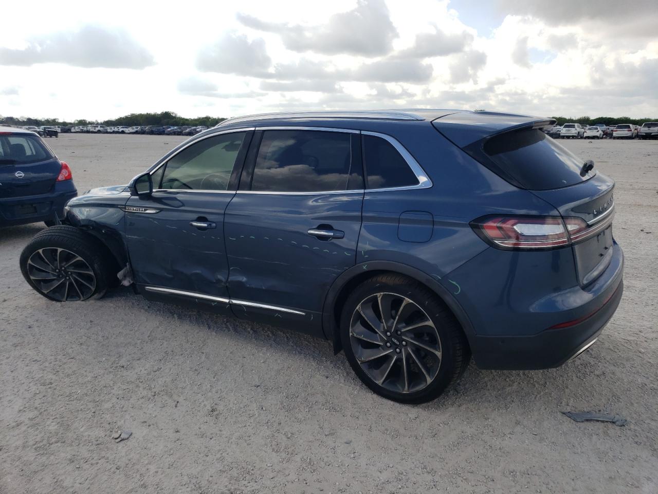 2019 Lincoln Nautilus - Image 2