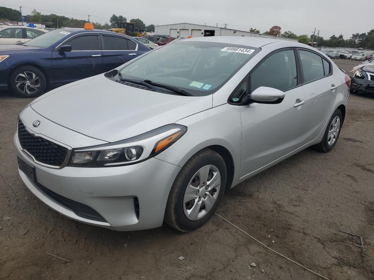 3KPFK4A71JE213975 2018 KIA FORTE - Image 1