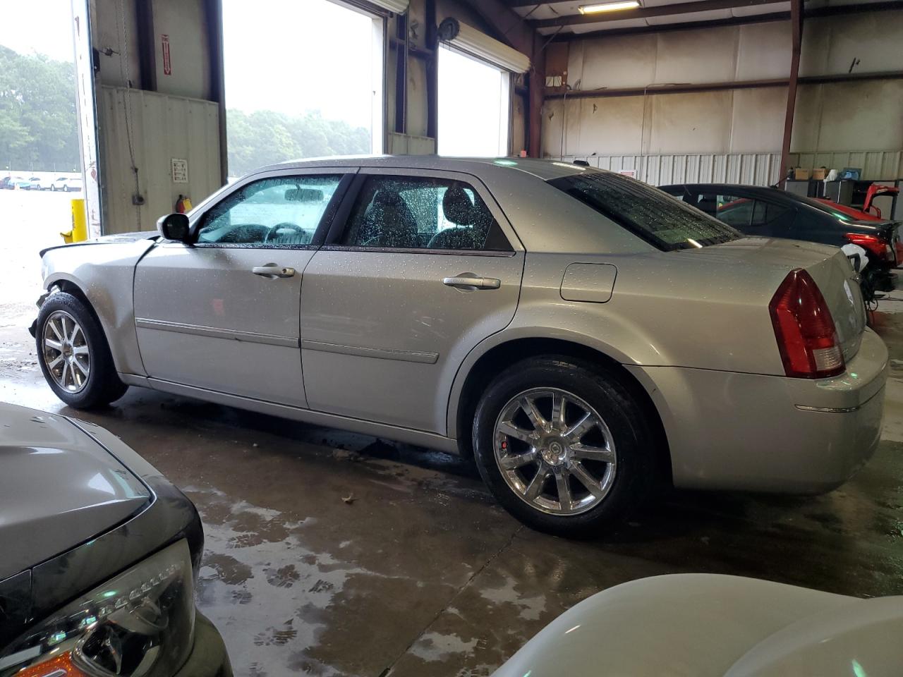 2007 Chrysler 300 Touring VIN: 2C3KA53G47H811161 Lot: 73389694