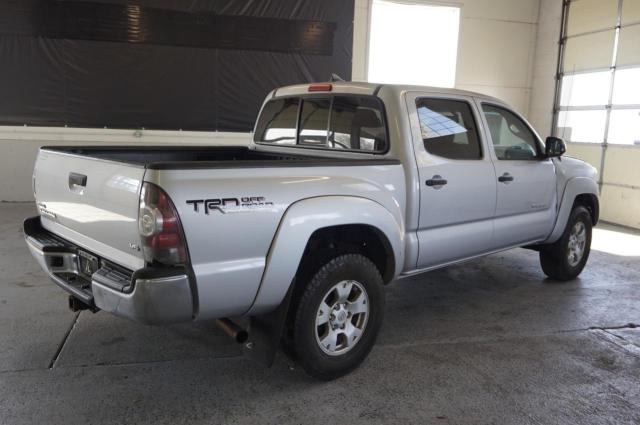 Пікапи TOYOTA TACOMA 2012 Сріблястий