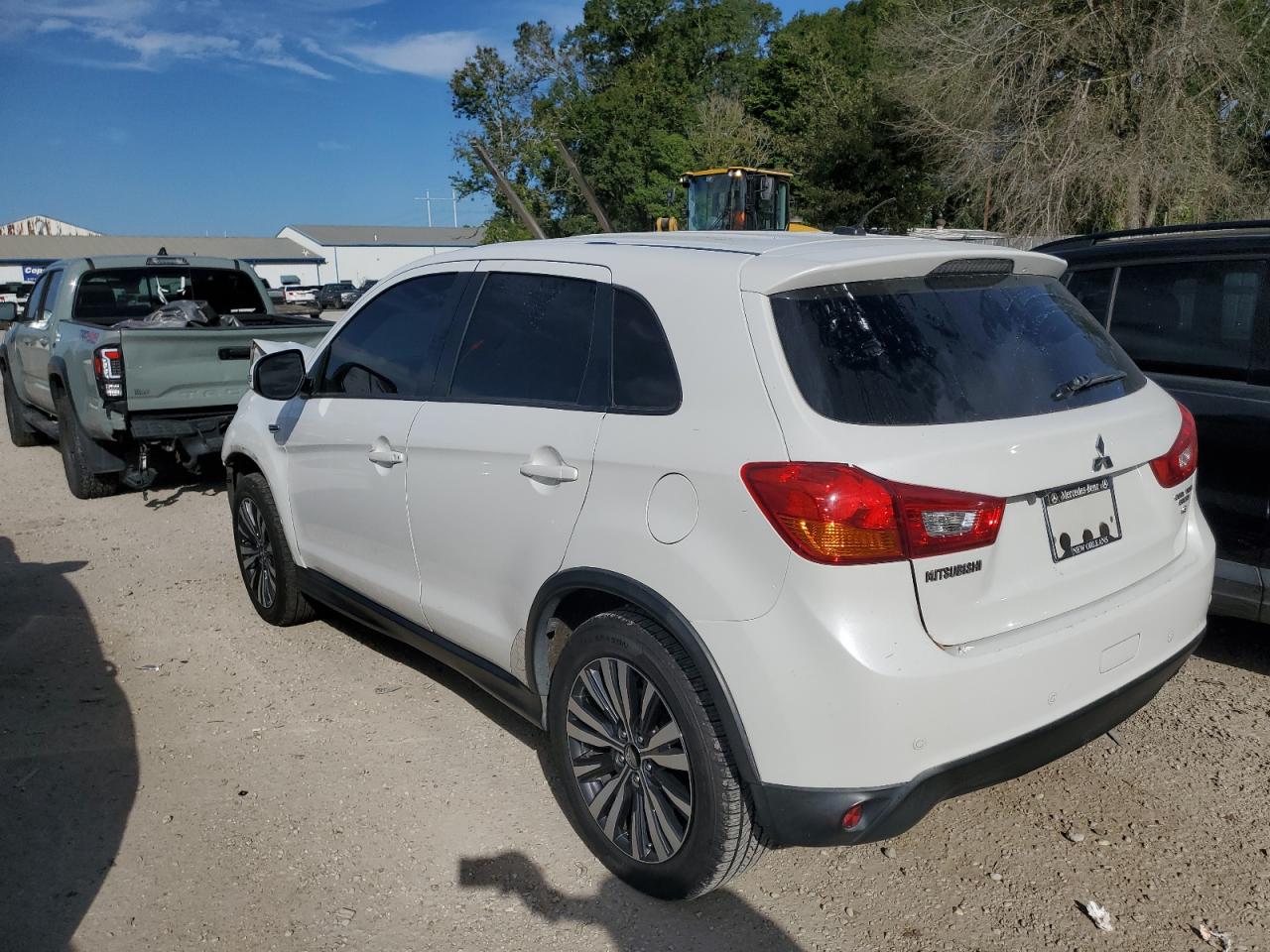 2016 Mitsubishi Outlander - Image 2
