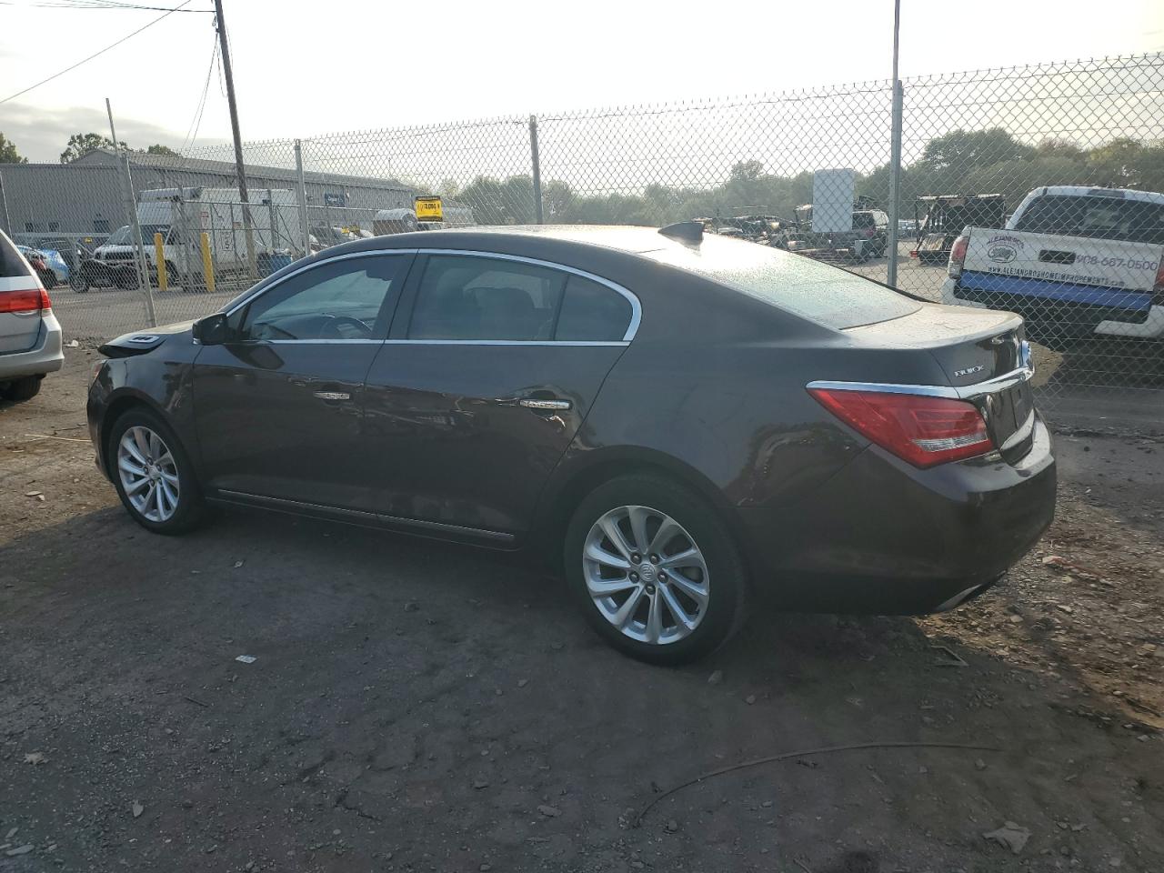 VIN 1G4GB5G35GF101639 2016 BUICK LACROSSE no.2