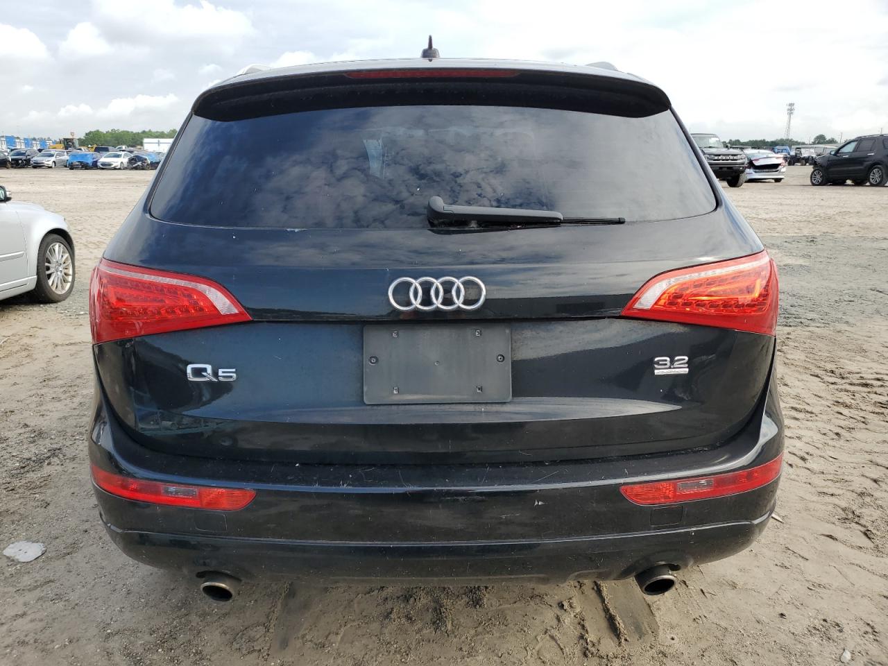 WA1LKAFP8AA100189 2010 Audi Q5 Premium Plus