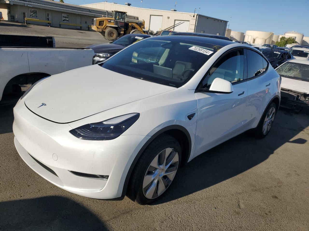 2024 Tesla Model Y VIN: 7SAYGDEE8RF076769 Lot: 70268184