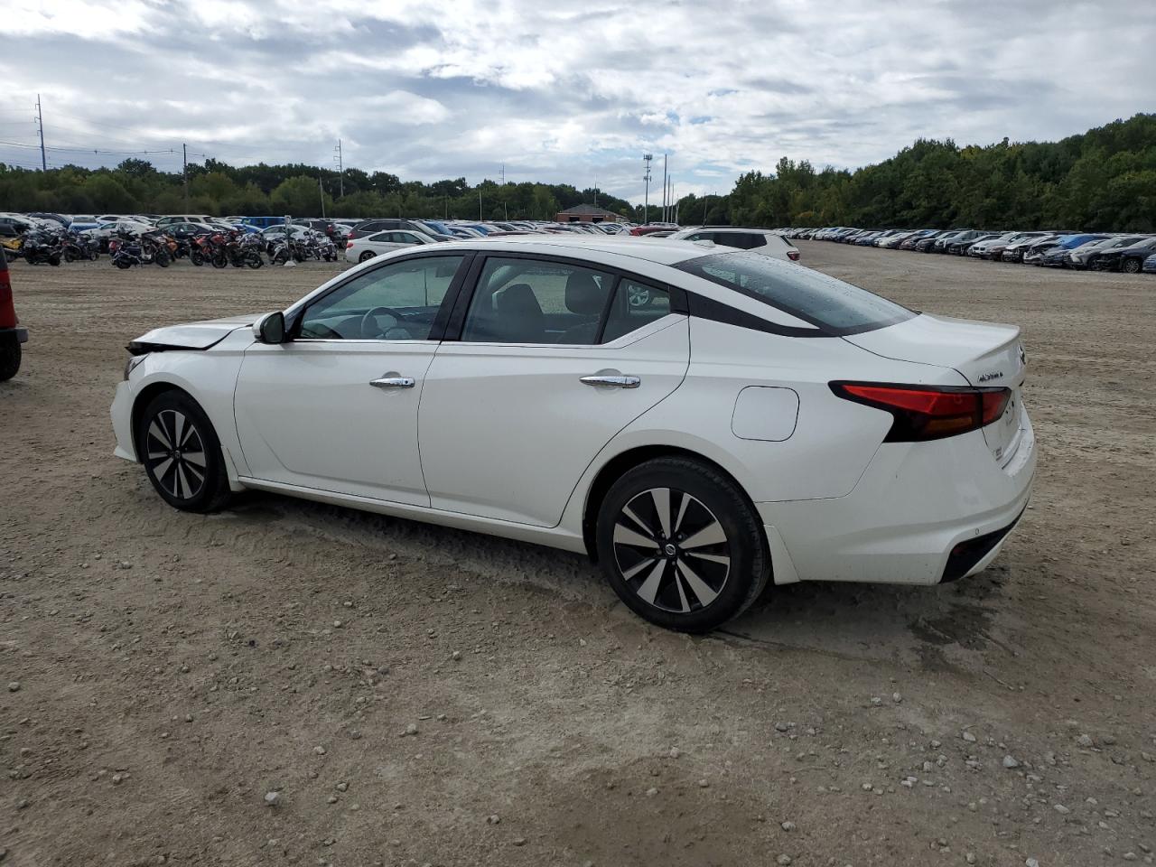2020 Nissan Altima - Image 2