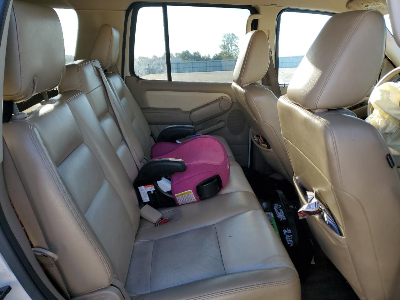 2010 Ford Explorer - Image 11