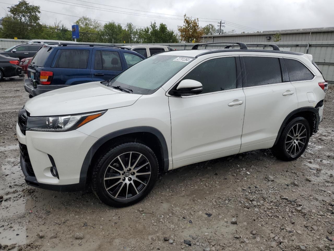 2017 TOYOTA HIGHLANDER