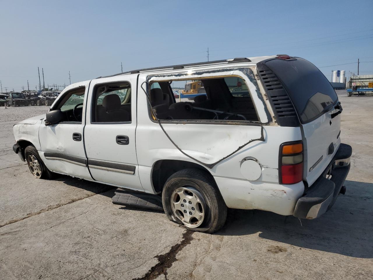 2005 Chevrolet Suburban - Image 2