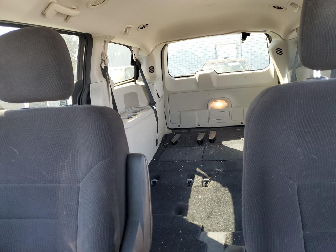 2012 Dodge Caravan - Image 10