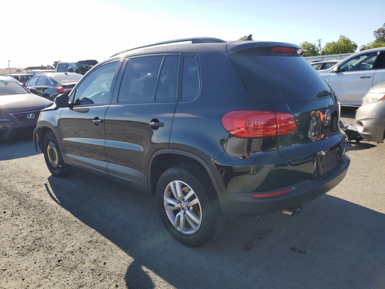 WVGAV7AX1HK012180 2017 VOLKSWAGEN TIGUAN - Image 2