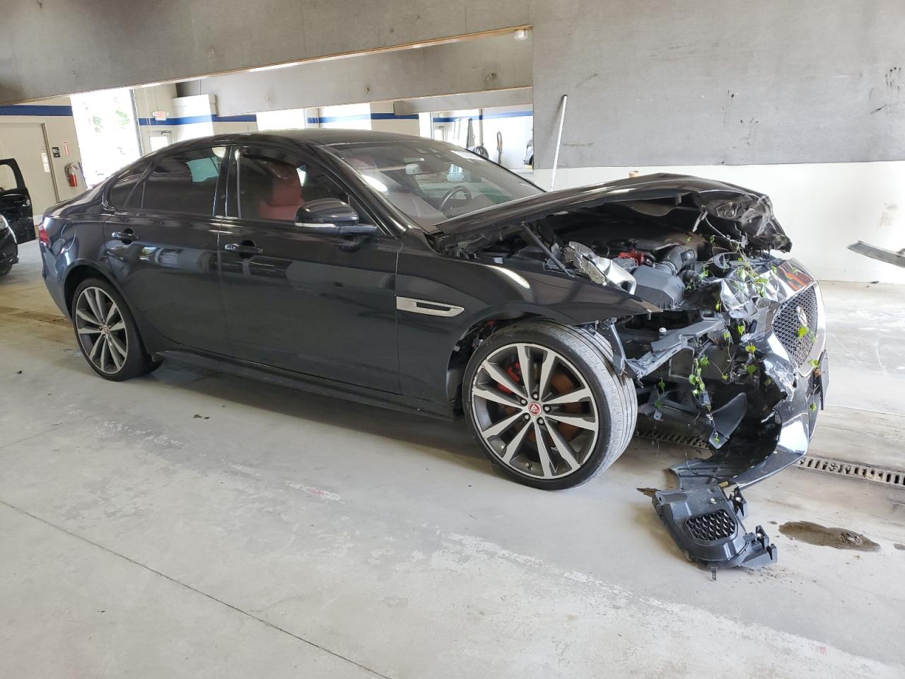 2016 Jaguar XF - Image 4
